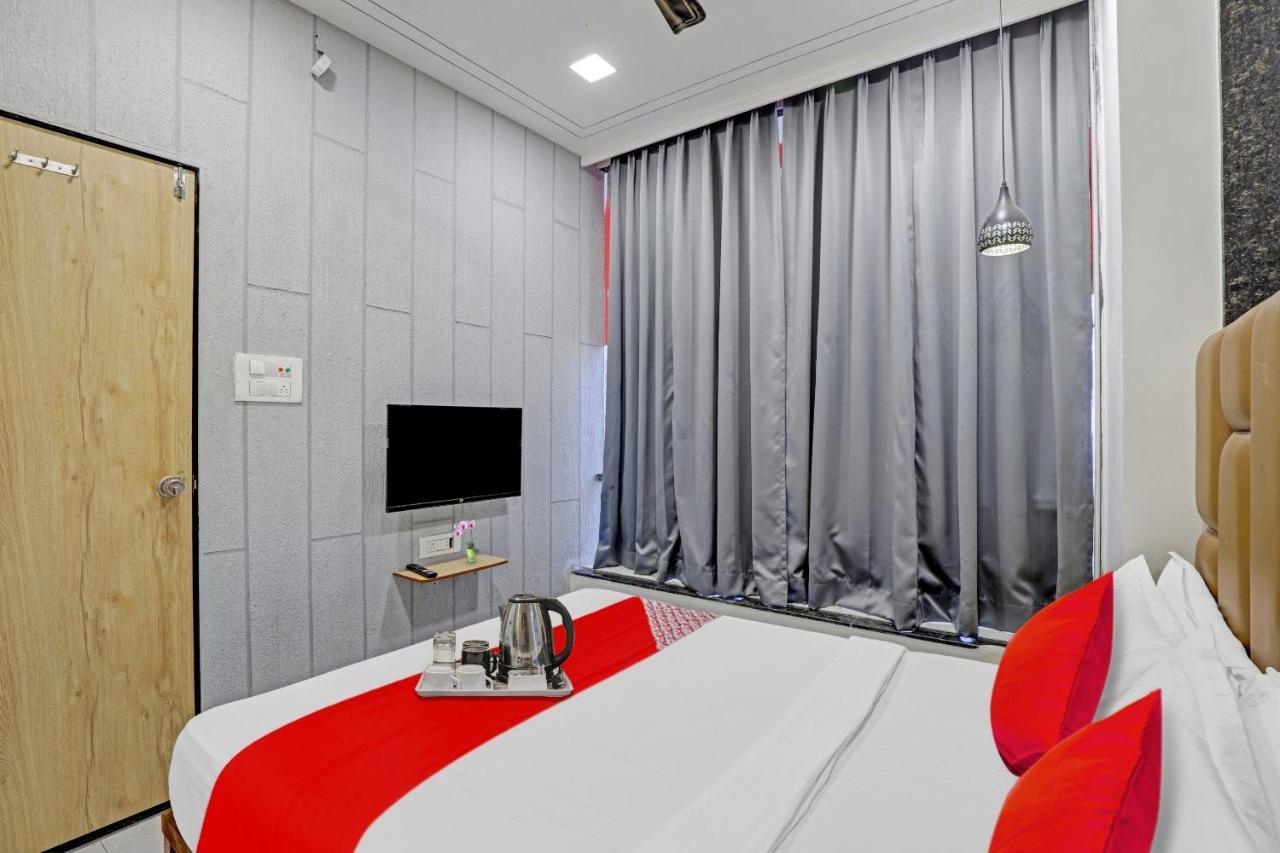Hotel O Royal Orbit Surate Extérieur photo
