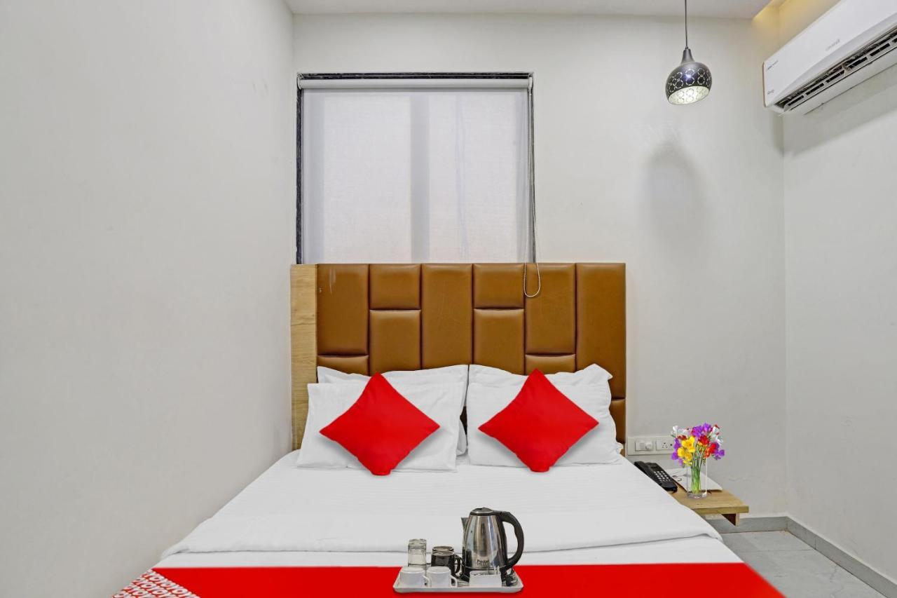 Hotel O Royal Orbit Surate Extérieur photo