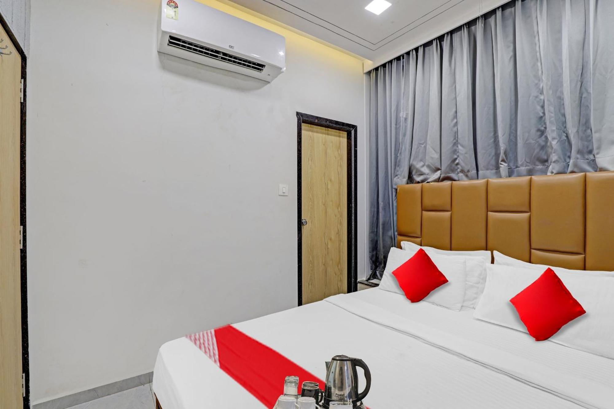Hotel O Royal Orbit Surate Extérieur photo