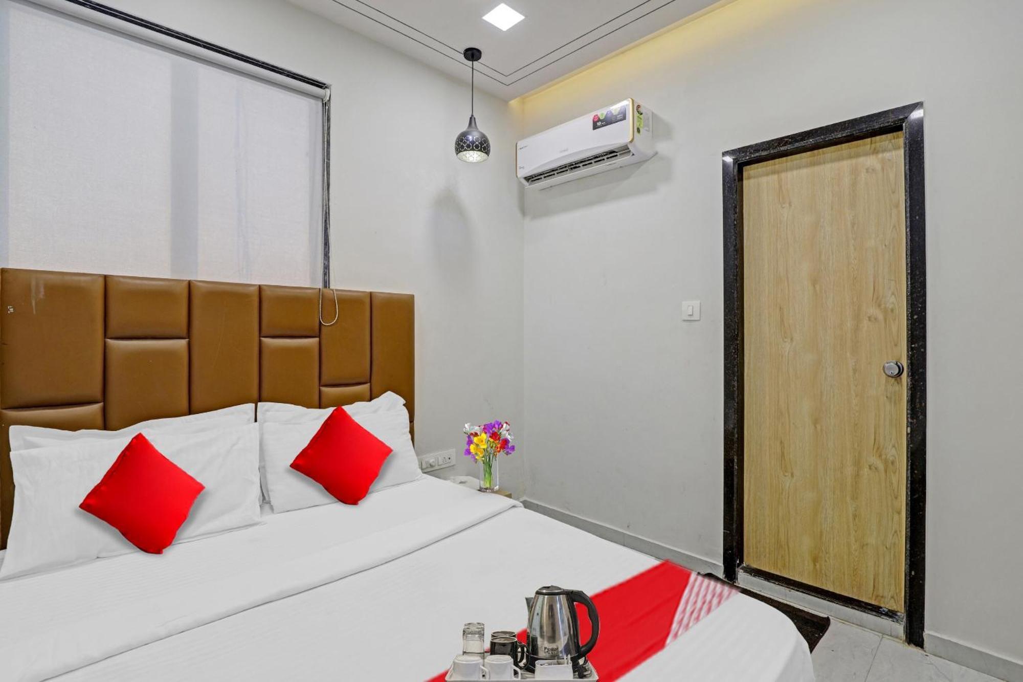 Hotel O Royal Orbit Surate Extérieur photo
