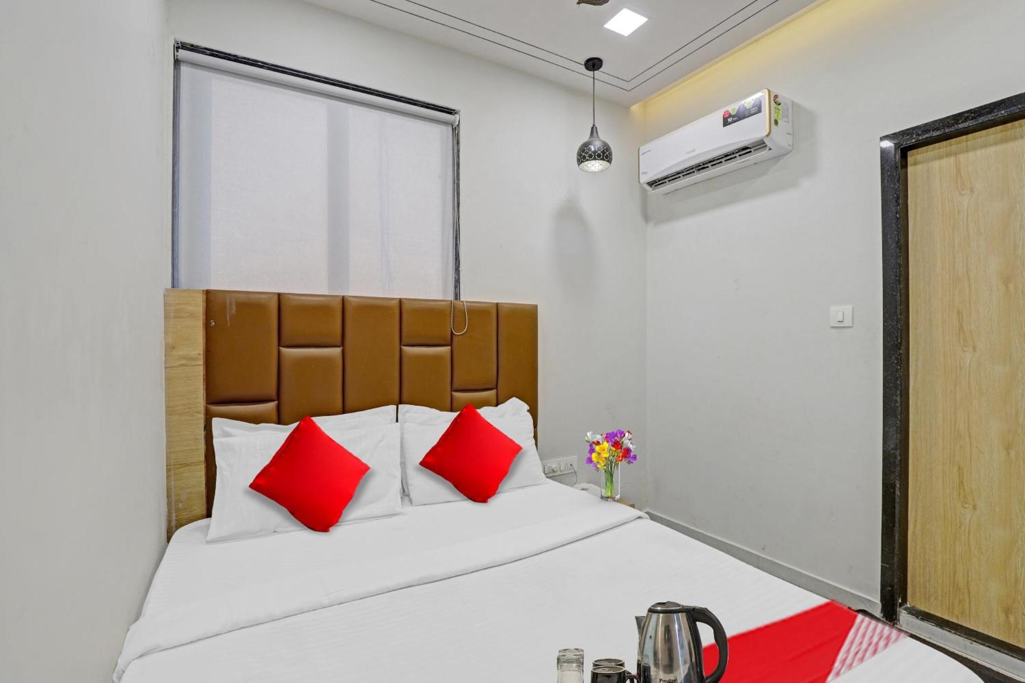 Hotel O Royal Orbit Surate Extérieur photo