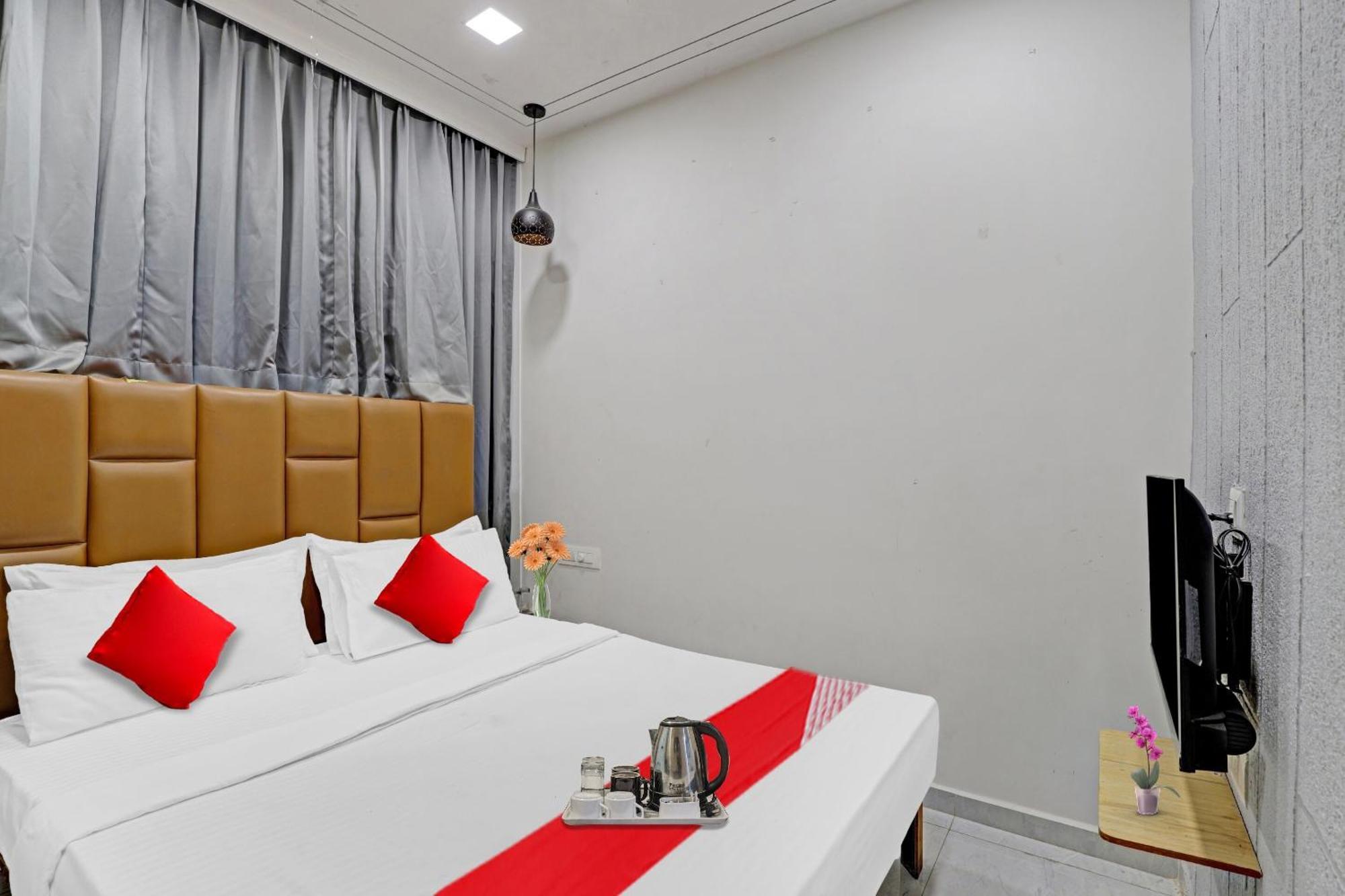 Hotel O Royal Orbit Surate Extérieur photo