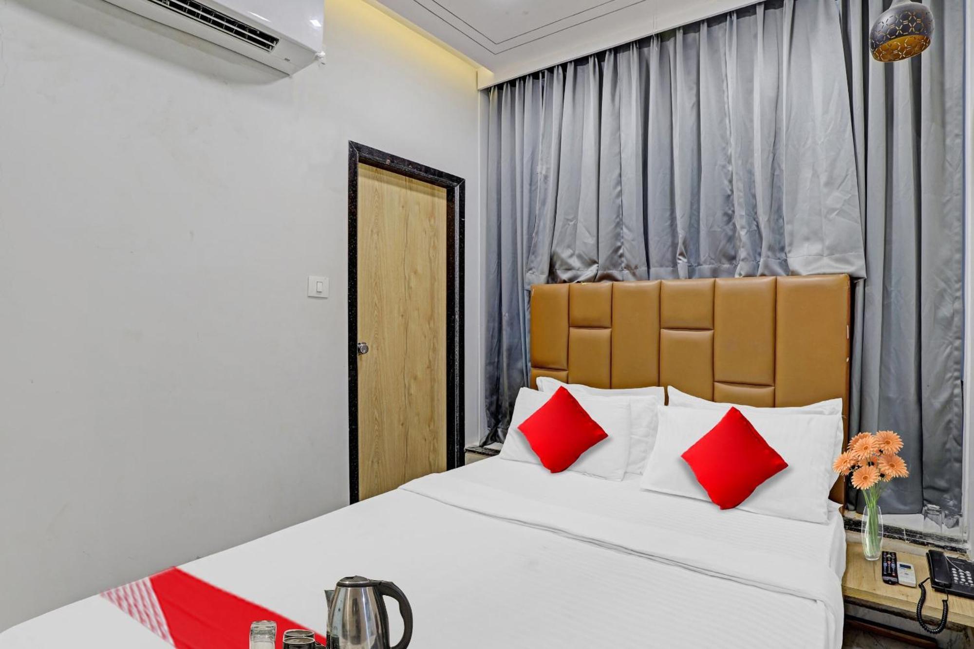 Hotel O Royal Orbit Surate Extérieur photo